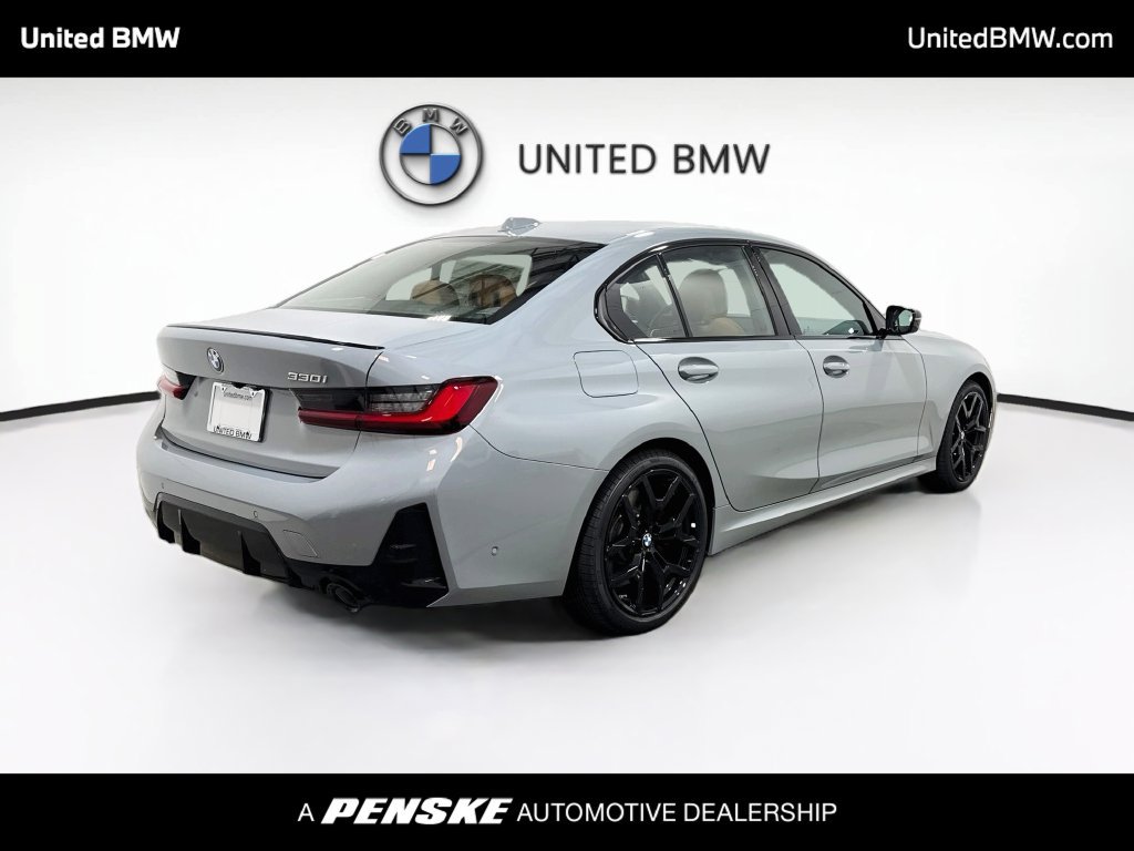 New 2026 BMW 330i Sedan w/ M Sport Package RWD image 5