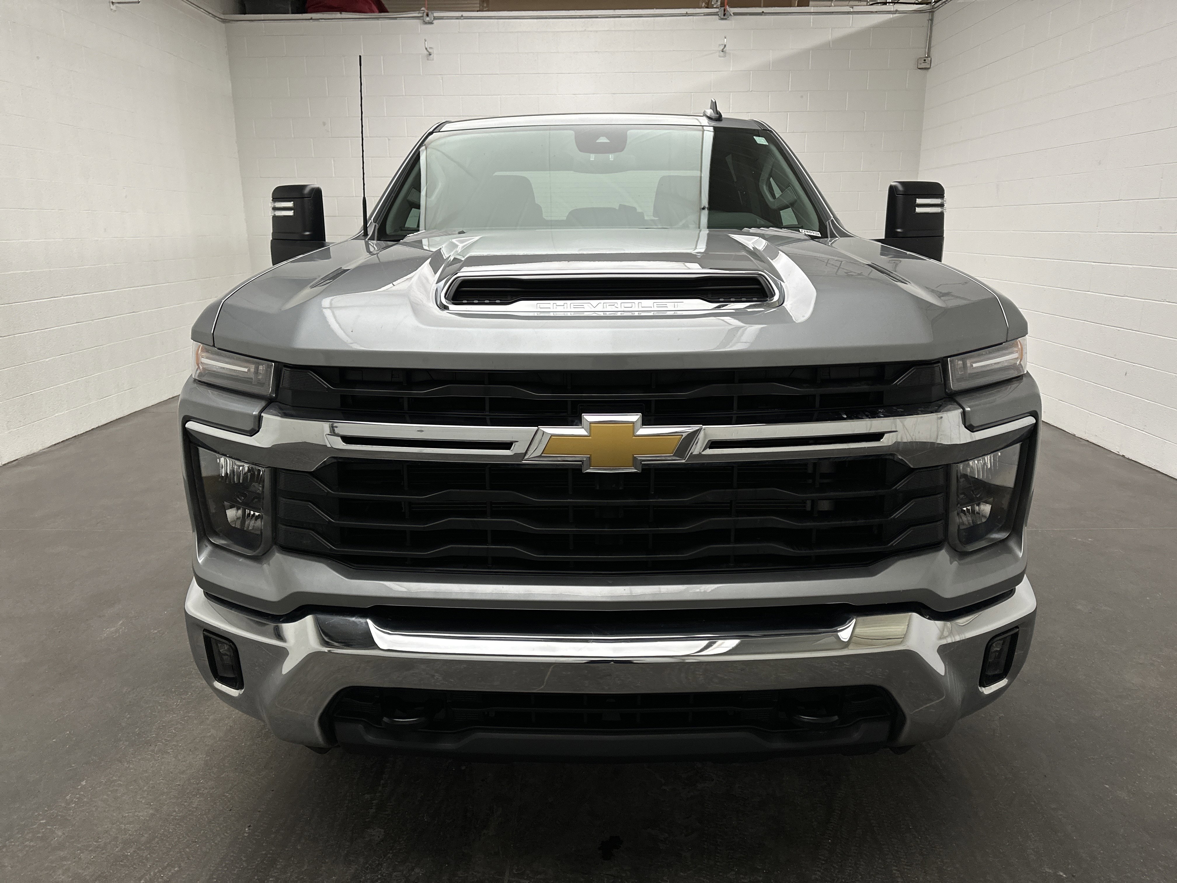 Used 2025 Chevrolet Silverado 2500 LT w/ Convenience Package image 3