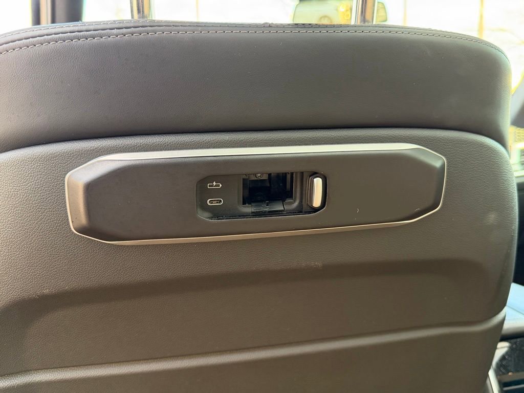 Used 2025 BMW X5 xDrive50e image 30