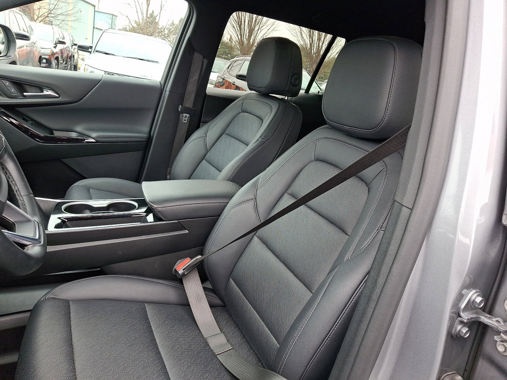 Used 2025 Chevrolet Equinox LT w/ Convenience Package II image 24