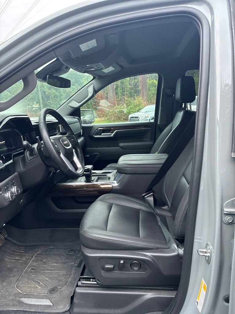 Used 2024 Chevrolet Silverado 1500 LT AWD/4WD image 9
