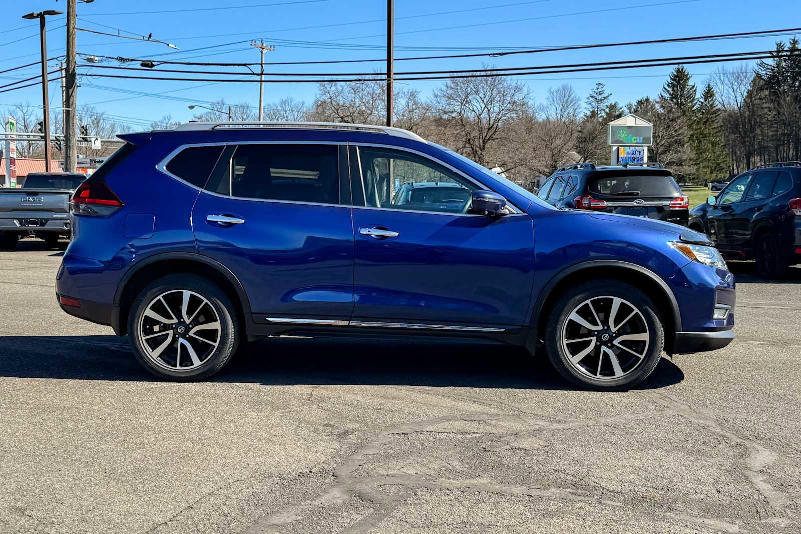 Used 2020 Nissan Rogue SL w/ Premium Package image 2