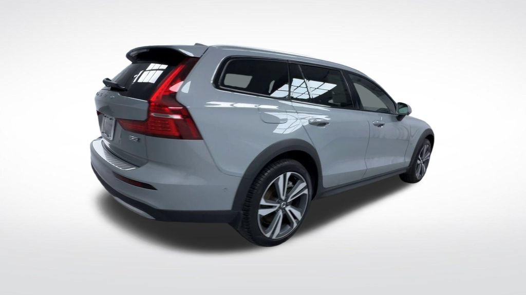 Used 2026 Volvo V60 B5 Cross Country Plus w/ Protection Package Premier AWD/4WD image 8