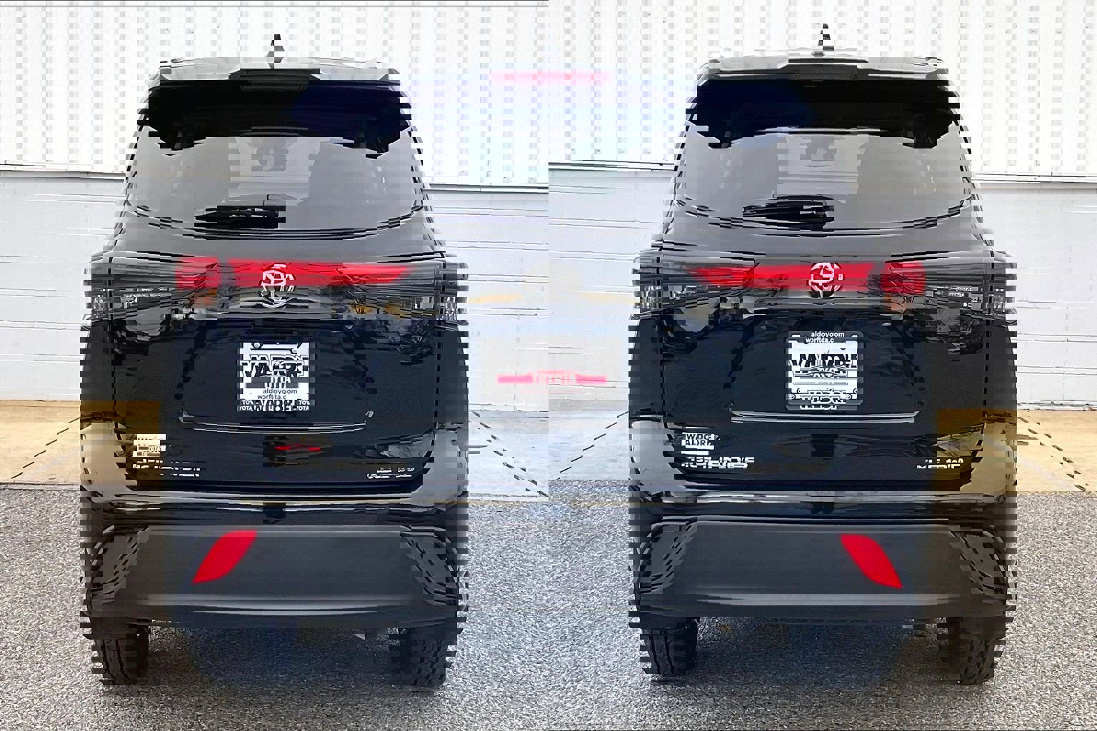 Used 2023 Toyota Highlander XLE image 5