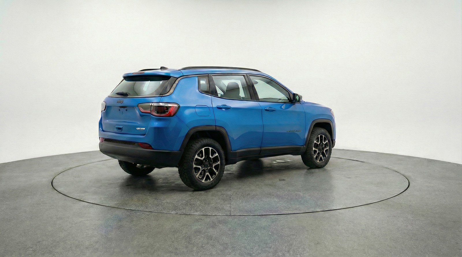 Used 2025 Jeep Compass Trailhawk image 9