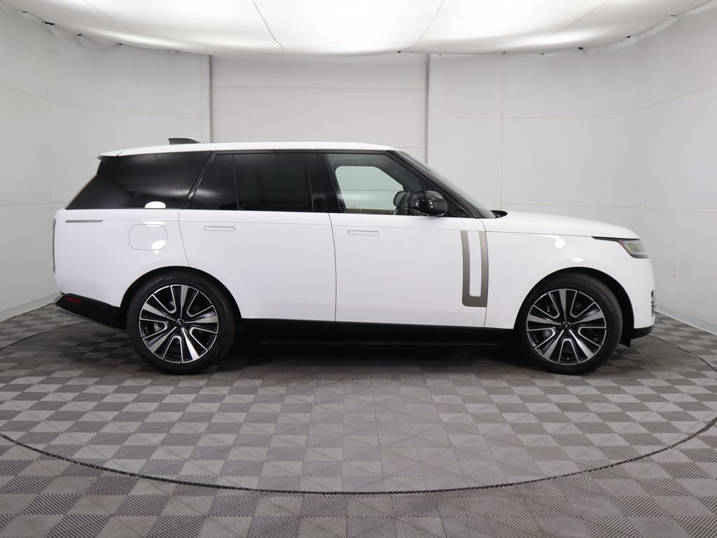 Used 2024 Land Rover Range Rover SE AWD/4WD image 4