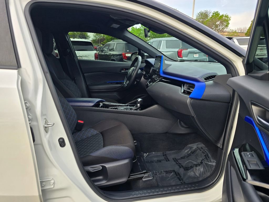 Used 2020 Toyota C-HR XLE FWD image 32