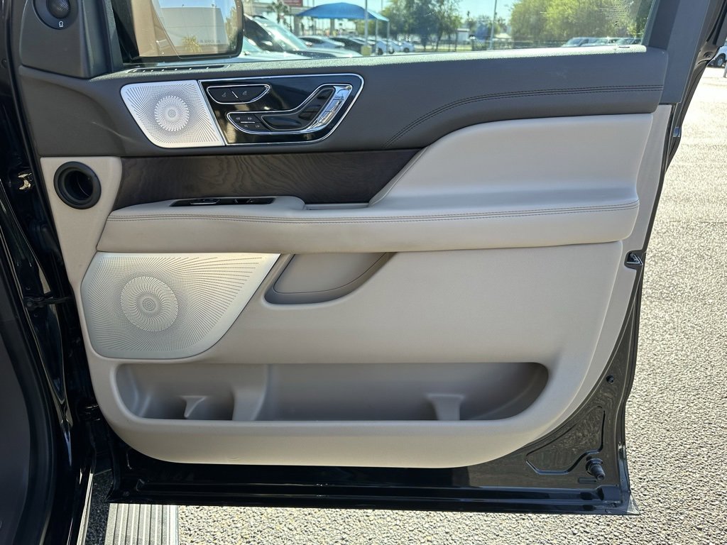 Used 2023 Lincoln Navigator L Reserve image 22