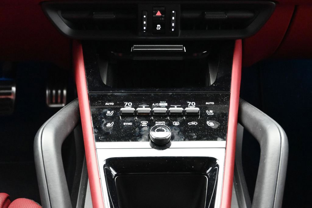 Certified 2025 Porsche Cayenne GTS AWD/4WD image 22