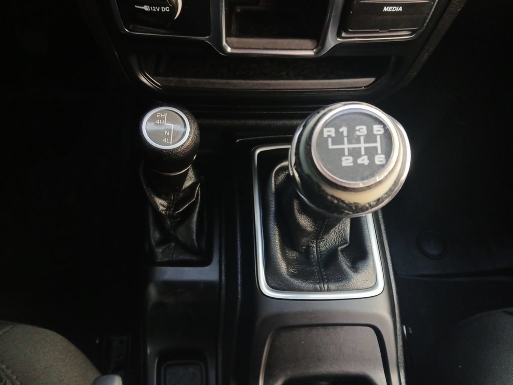 Used 2019 Jeep Wrangler Sport AWD/4WD image 10