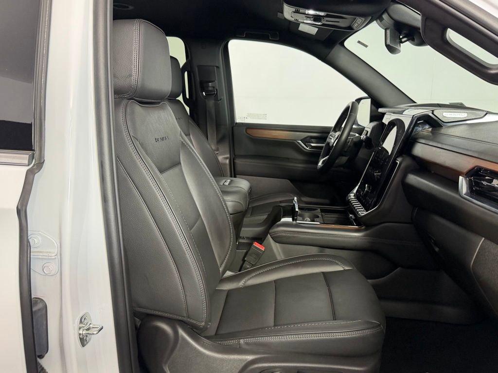 Used 2025 GMC Yukon XL Denali AWD/4WD image 27