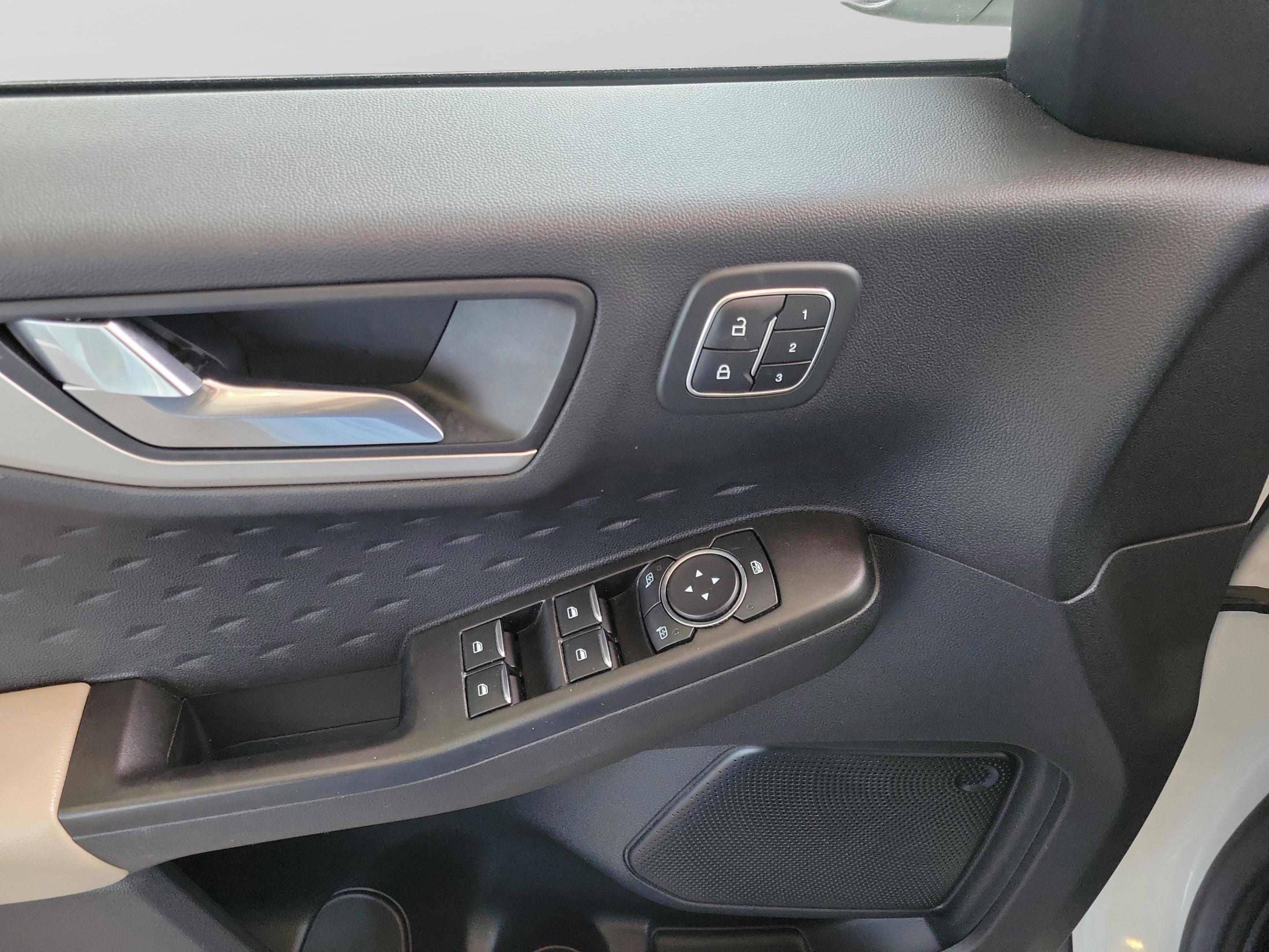 Used 2020 Ford Escape SEL image 28