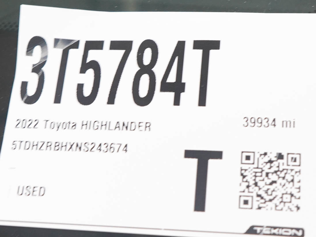 Used 2022 Toyota Highlander XLE AWD/4WD image 31