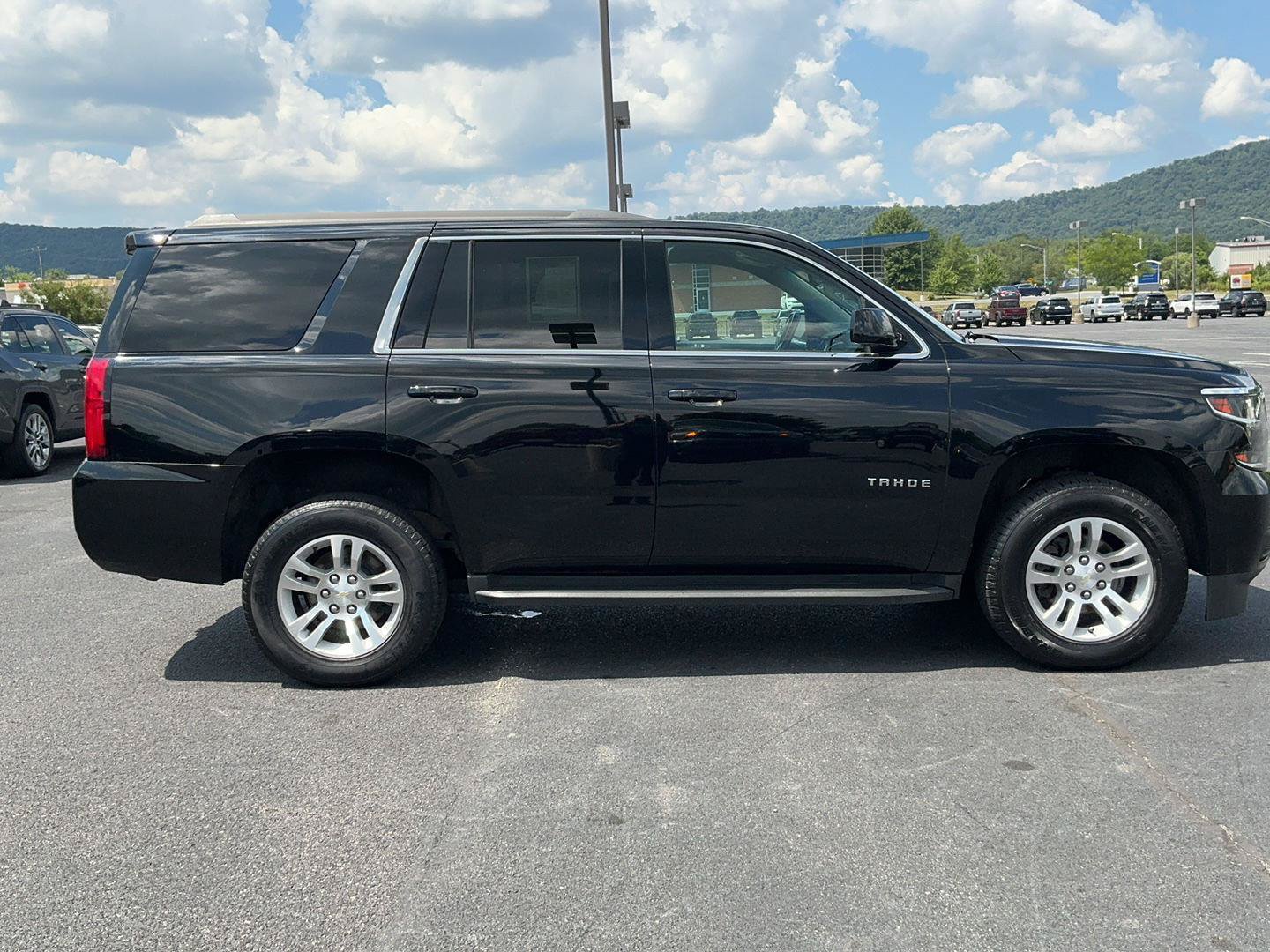 Used 2018 Chevrolet Tahoe LS AWD/4WD image 4
