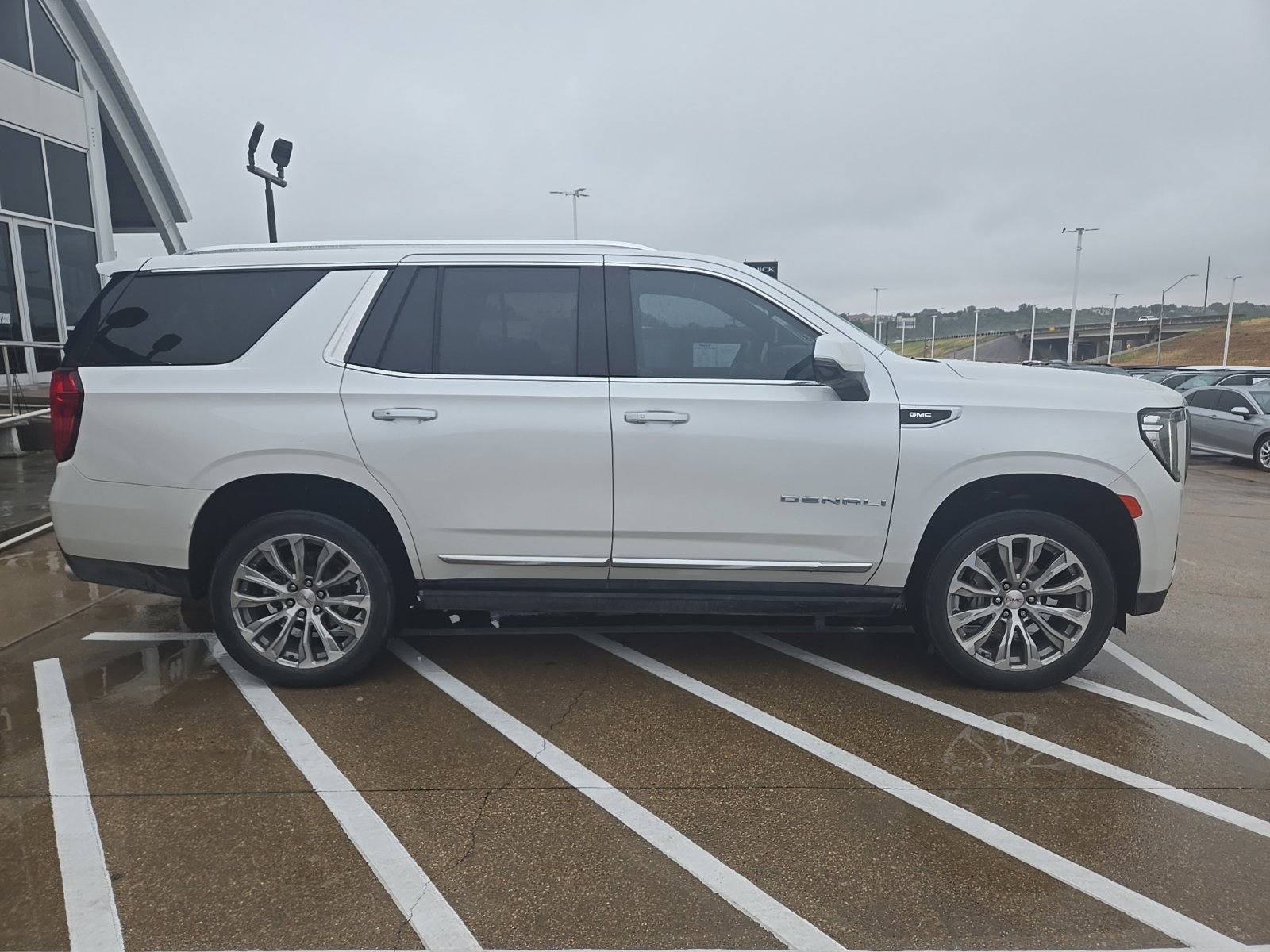 Used 2022 GMC Yukon Denali w/ Denali Ultimate Package AWD/4WD image 6