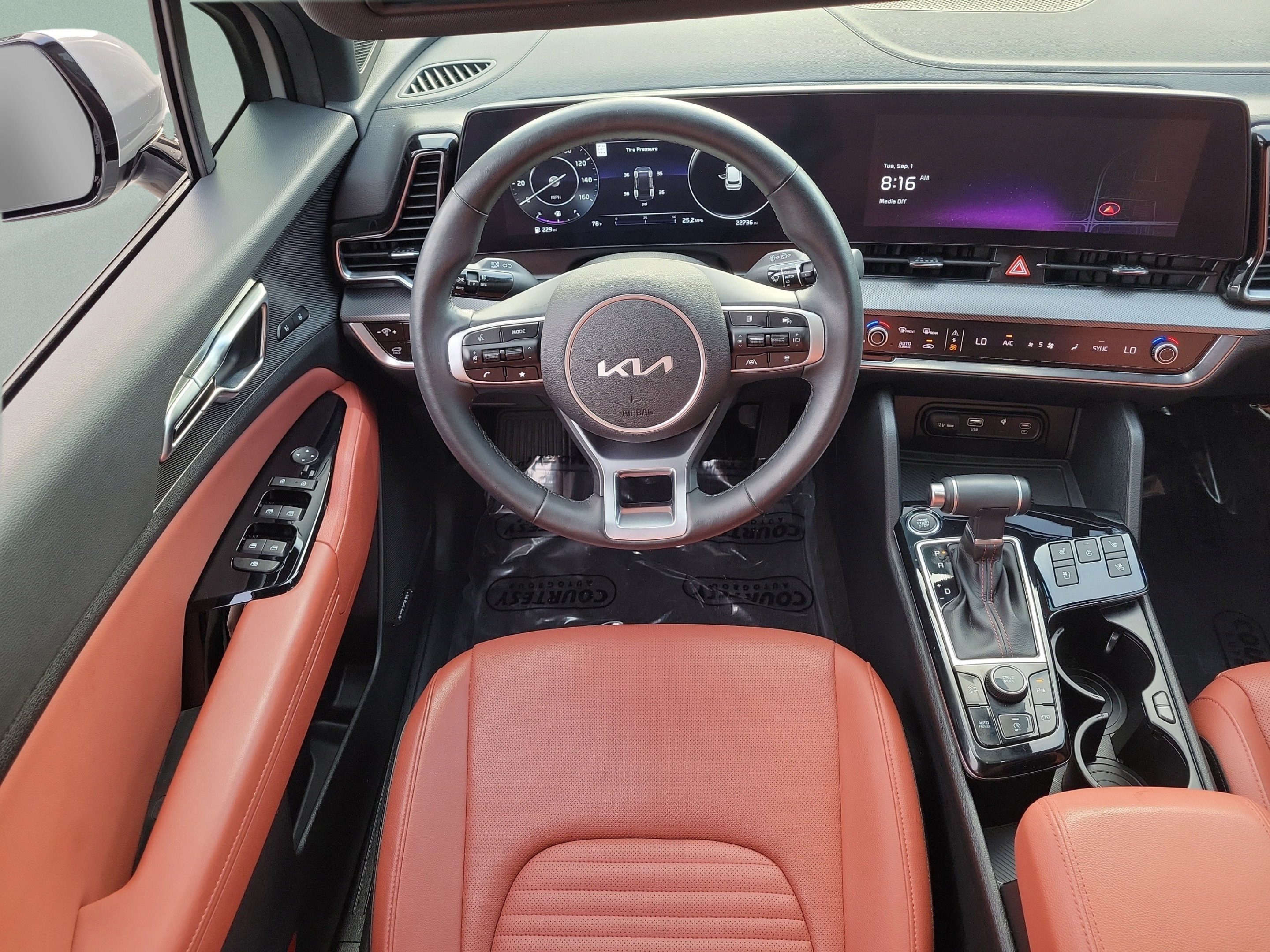 Used 2025 Kia Sportage SX FWD image 9