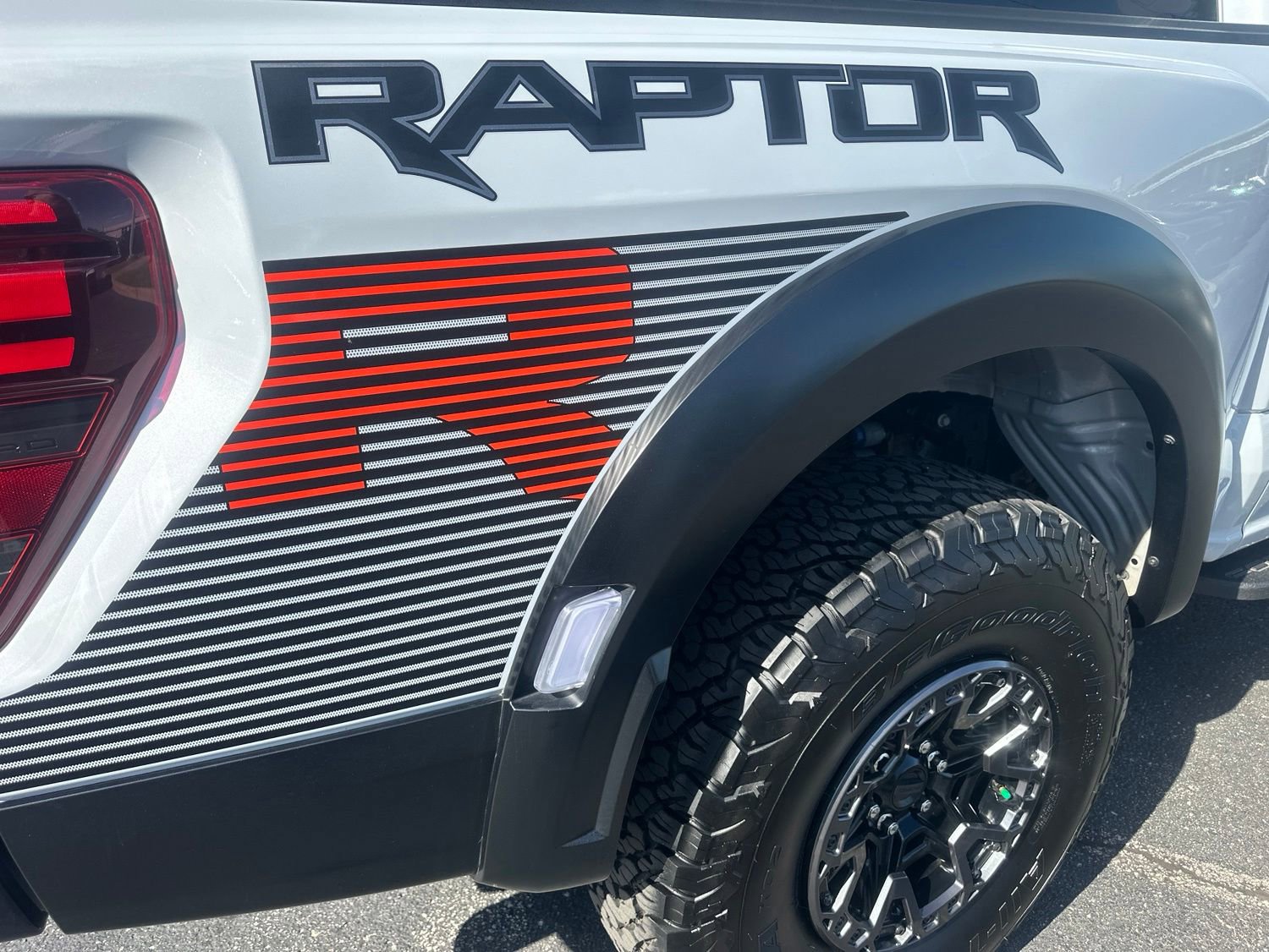 Used 2025 Ford F150 Raptor w/ Equipment Group 803A Raptor R AWD/4WD image 15