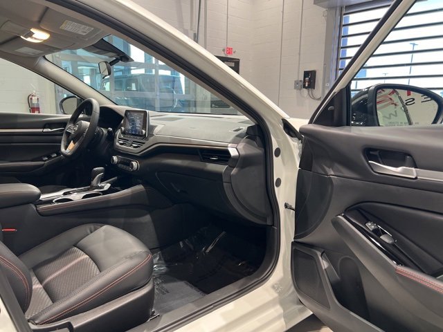 Used 2025 Nissan Altima 2.5 SR image 51
