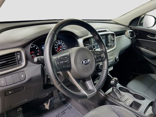 Used 2017 Kia Sorento LX w/ LX Convenience Package image 9