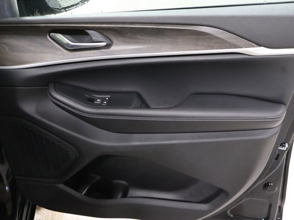 New 2026 Jeep Grand Cherokee Laredo image 18