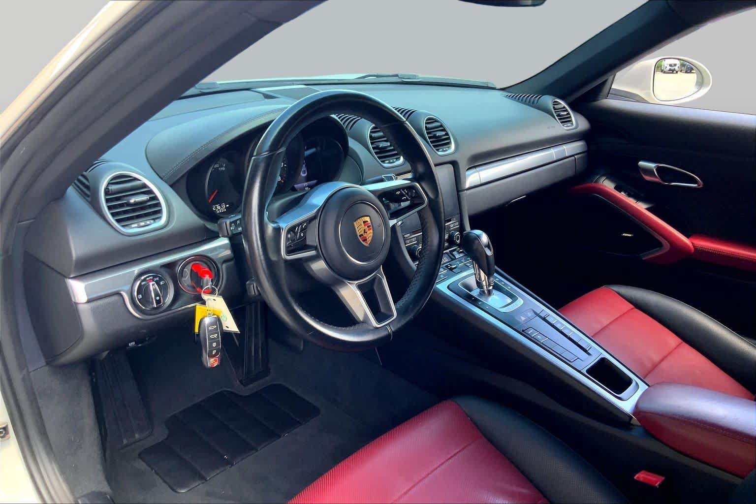 Used 2021 Porsche 718 Cayman RWD image 15