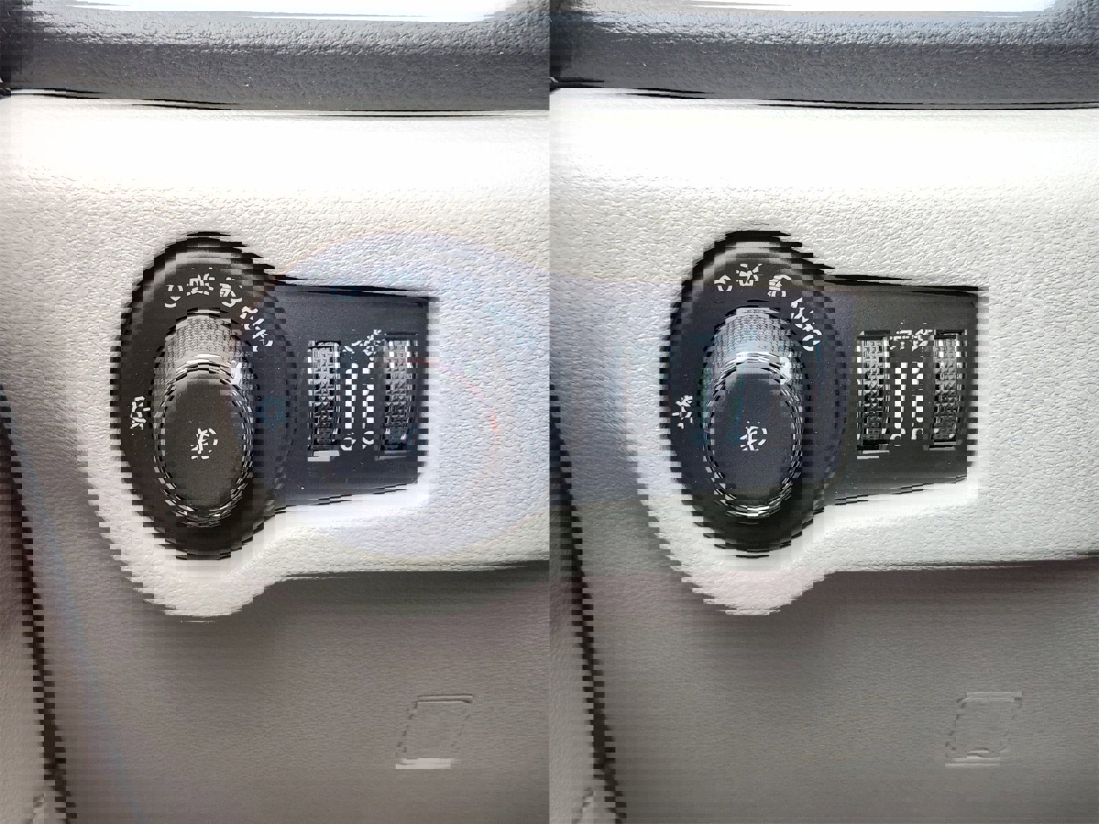 Certified 2024 Chrysler Pacifica Touring-L image 30