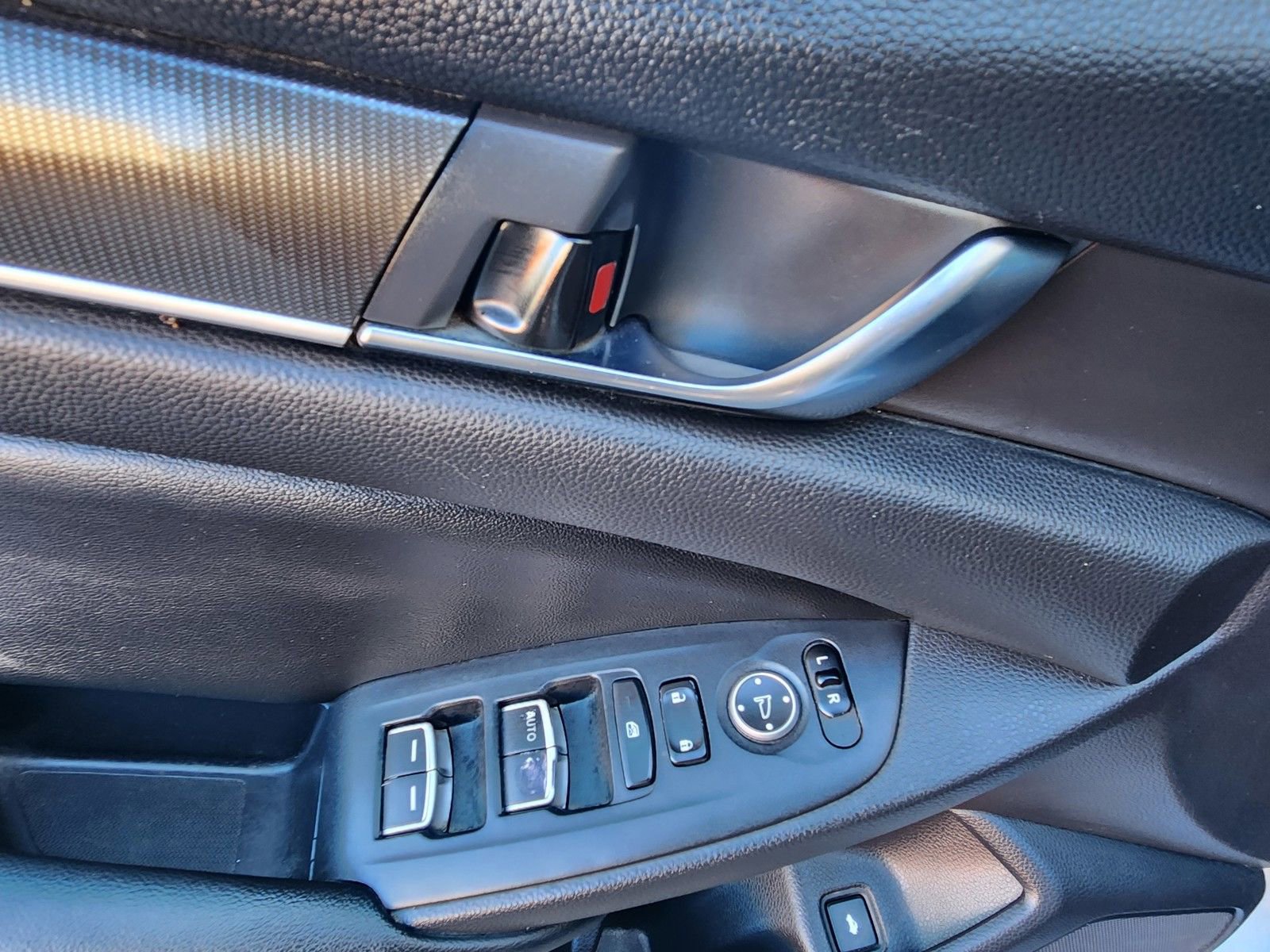 Used 2019 Honda Accord Sport image 9