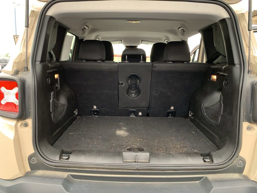Used 2016 Jeep Renegade Latitude w/ Popular Equipment Group AWD/4WD image 23