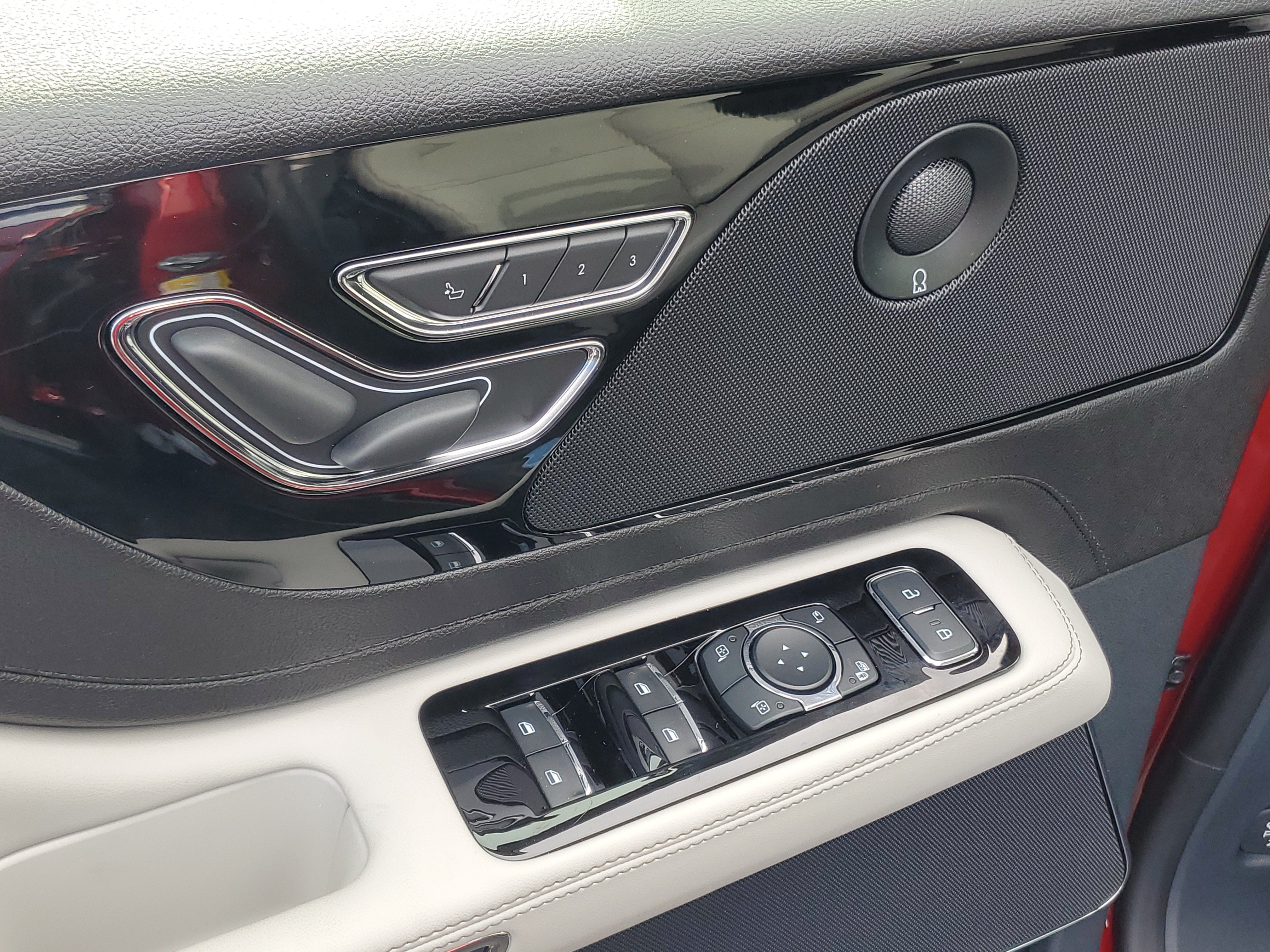 New 2027 Lincoln Aviator AWD image 9