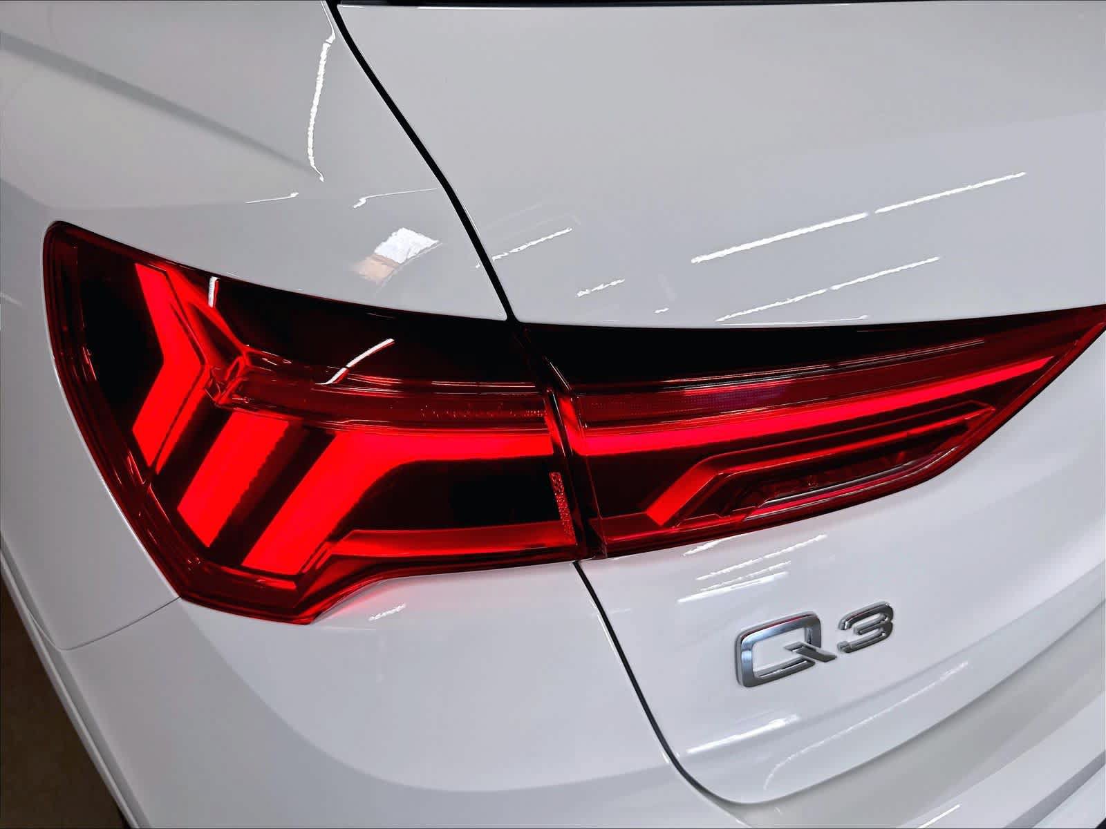 Certified 2025 Audi Q3 2.0T Premium AWD/4WD image 30