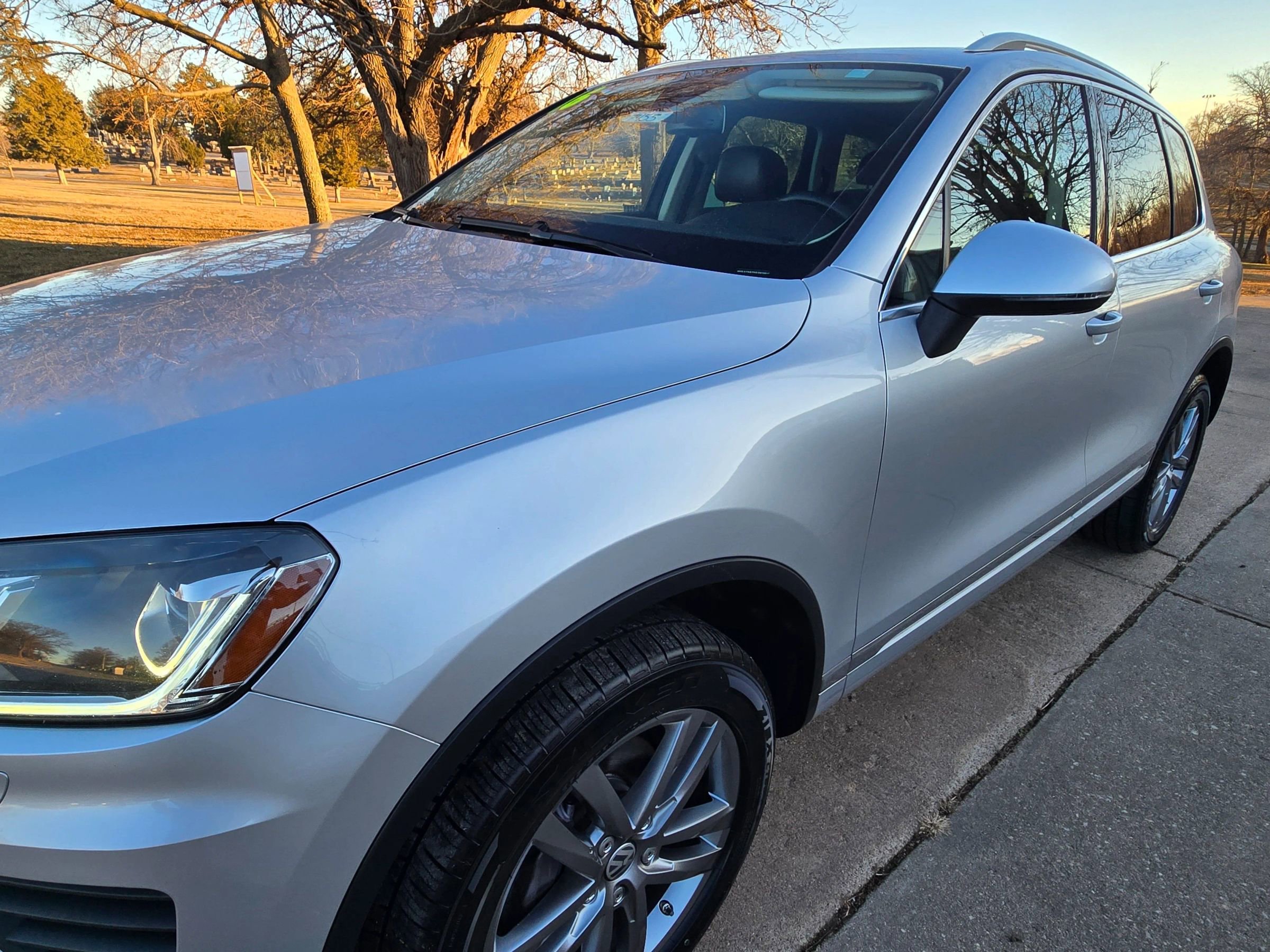 Used 2016 Volkswagen Touareg VR6 image 19