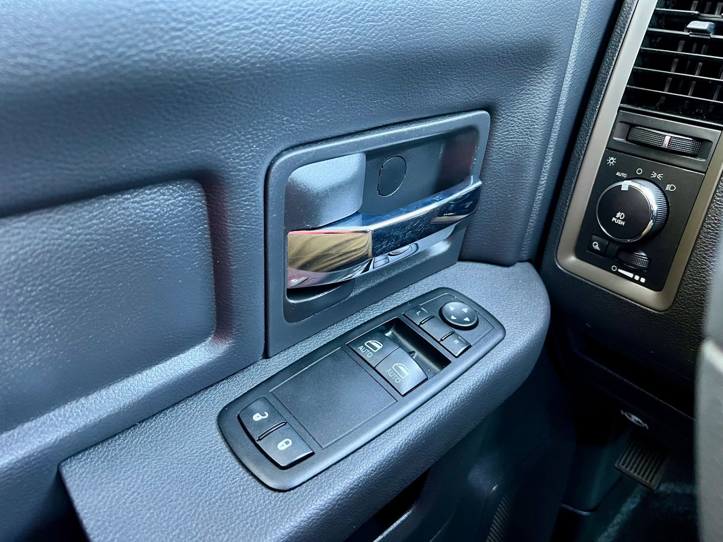 Used 2011 RAM 1500 Express image 22