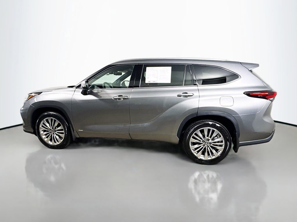 Certified 2026 Toyota Highlander Platinum AWD/4WD image 4