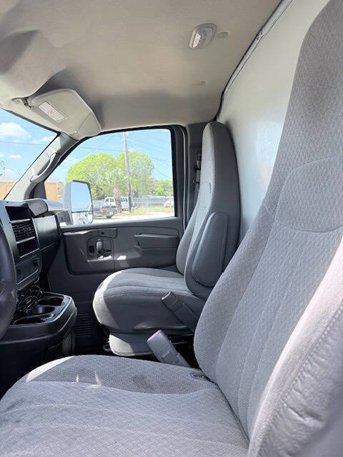 Used 2011 Chevrolet Express 3500 RWD image 10
