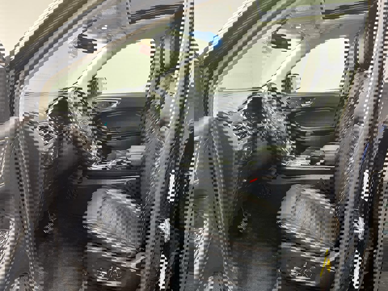 Used 2016 Ford Edge SEL w/ Canadian Touring Package image 3