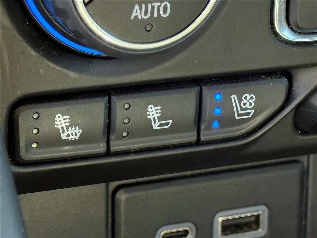 Certified 2024 Chevrolet Suburban Premier image 29