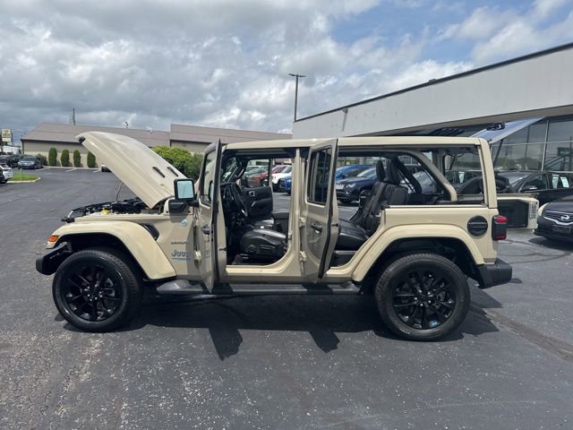 Used 2022 Jeep Wrangler Unlimited Sahara w/ Cold Weather Group image 31