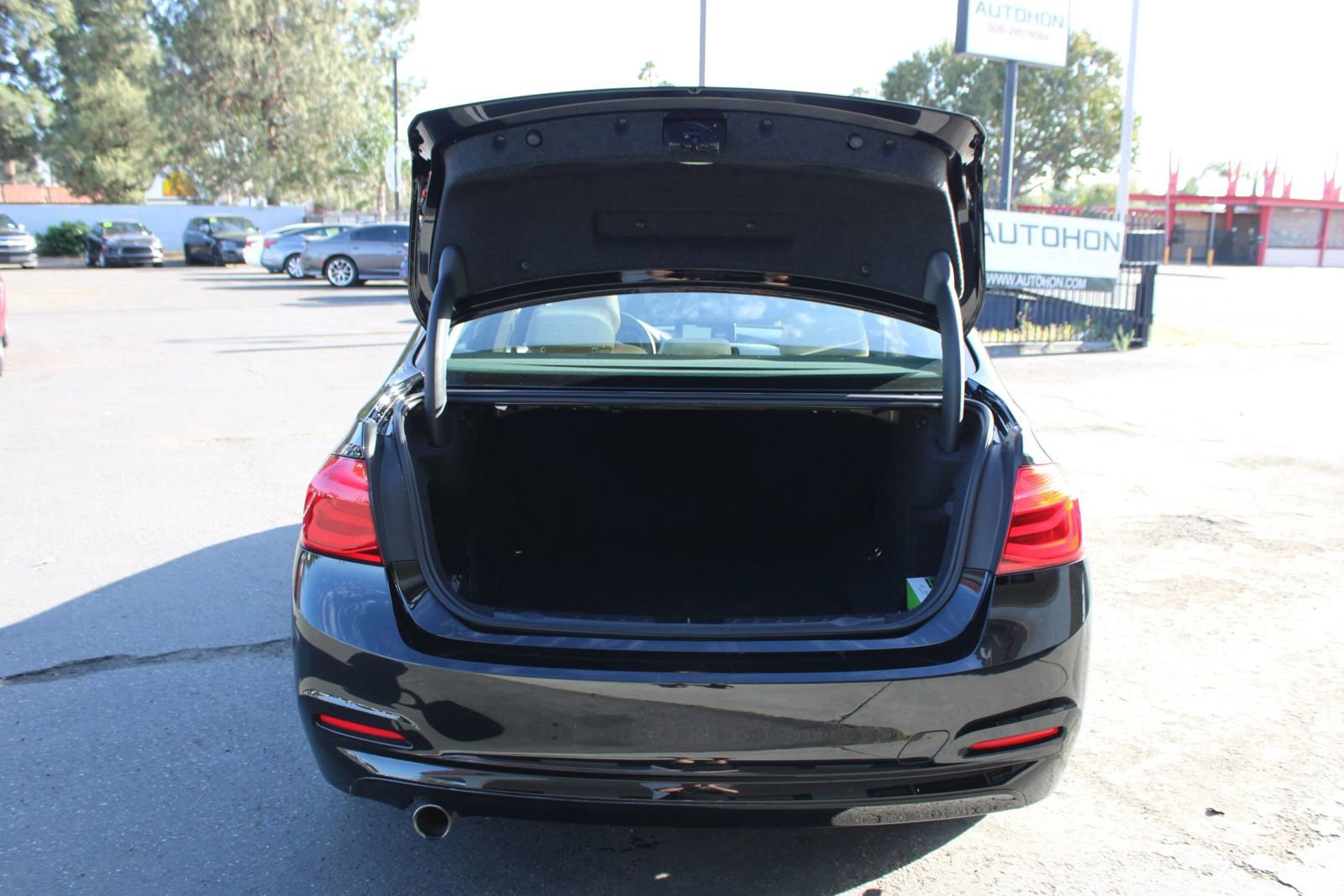 Used 2018 BMW 320i Sedan RWD image 38