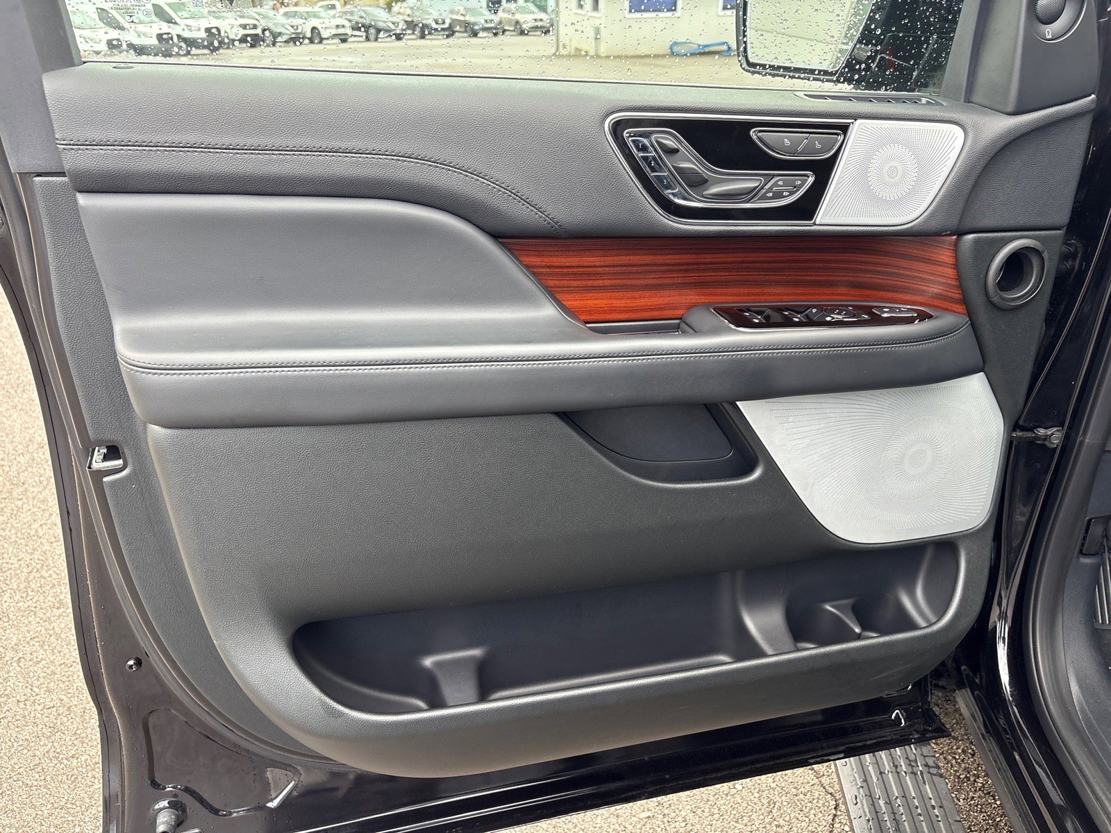 Used 2024 Lincoln Navigator Reserve image 22