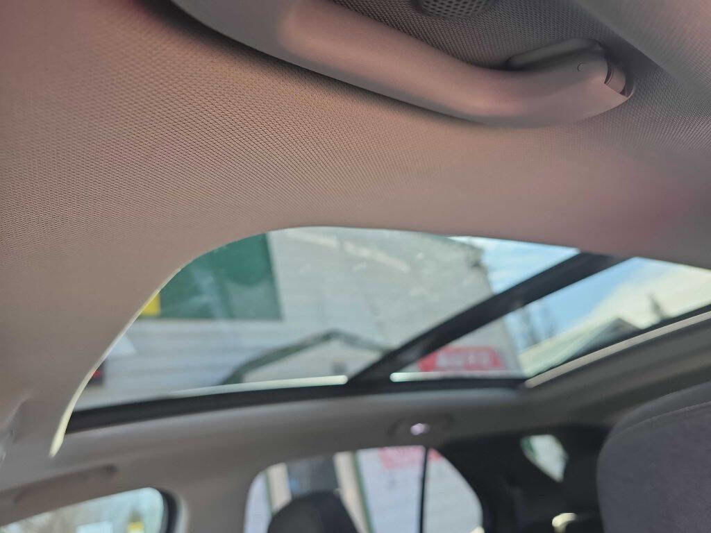 Used 2019 Chevrolet Equinox LT w/ Sun & Navigation Package image 14