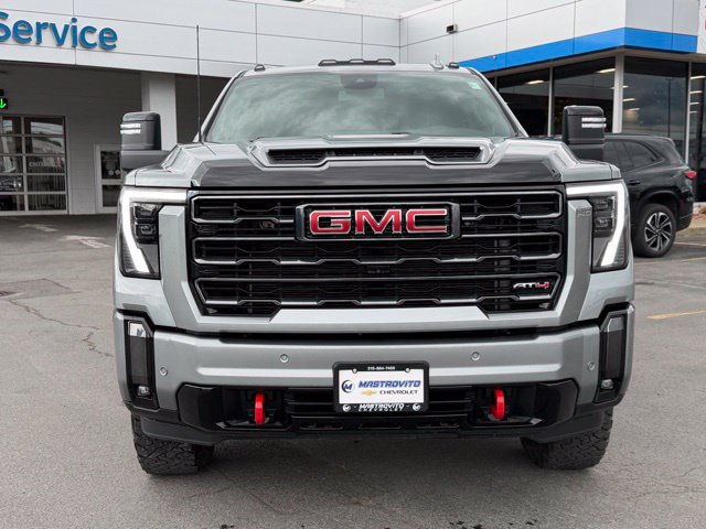 Used 2024 GMC Sierra 2500 AT4 AWD/4WD image 3