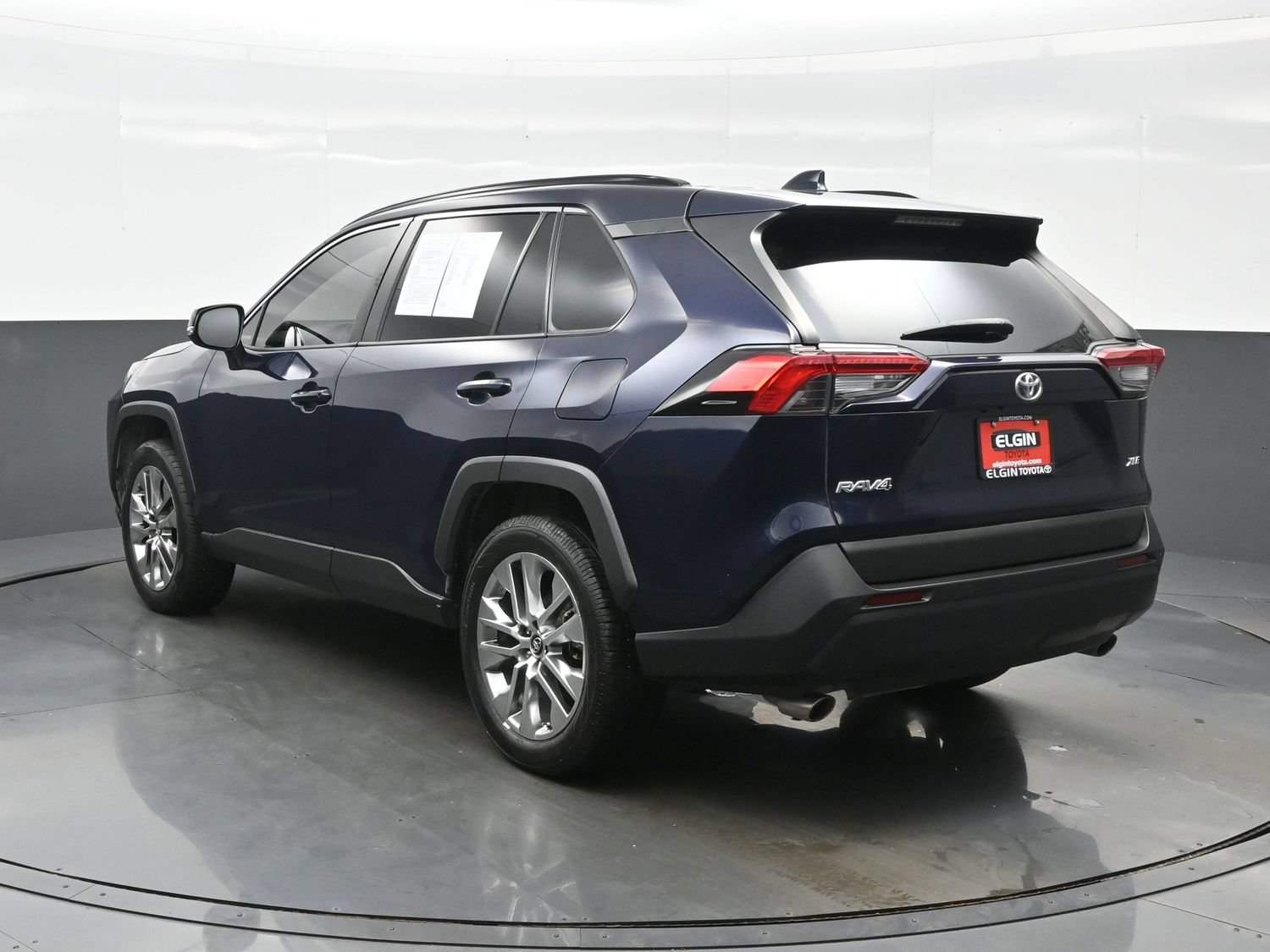 Used 2020 Toyota RAV4 XLE Premium FWD image 4