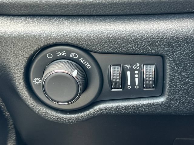 New 2027 Chrysler Pacifica Limited FWD image 18