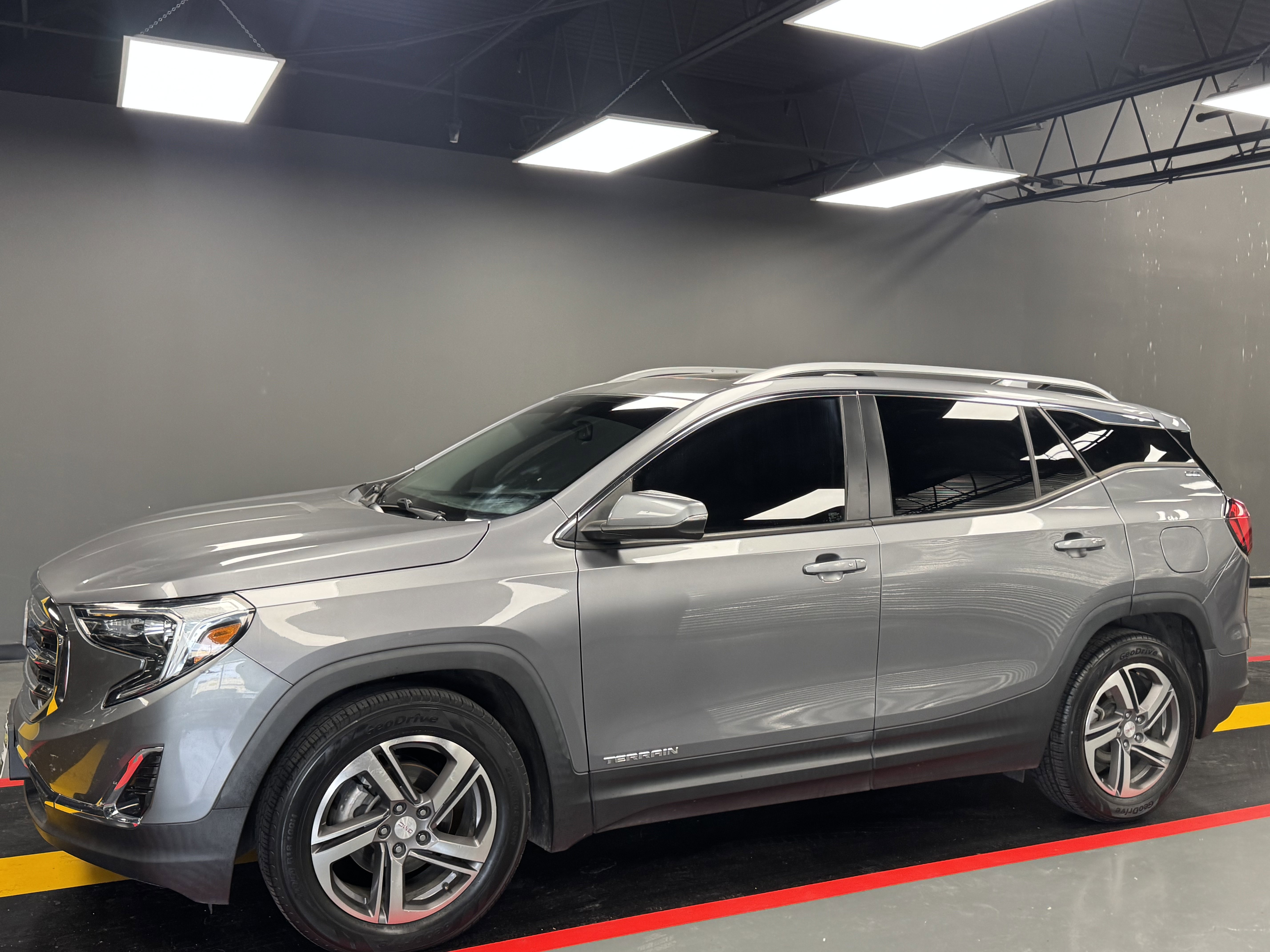 Used 2018 GMC Terrain SLT w/ Infotainment Package II FWD image 2