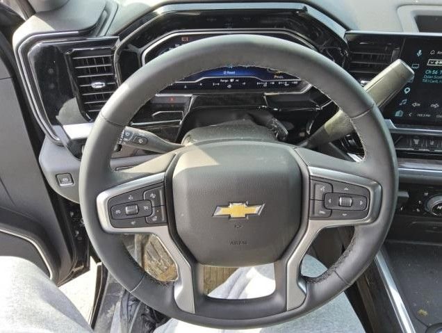 Used 2025 Chevrolet Silverado 3500 LTZ w/ LTZ Premium Package AWD/4WD image 6