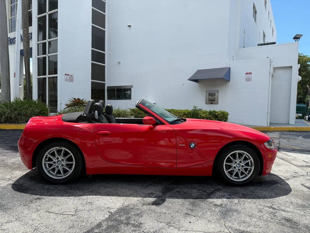 Used 2005 BMW Z4 2.5i image 5