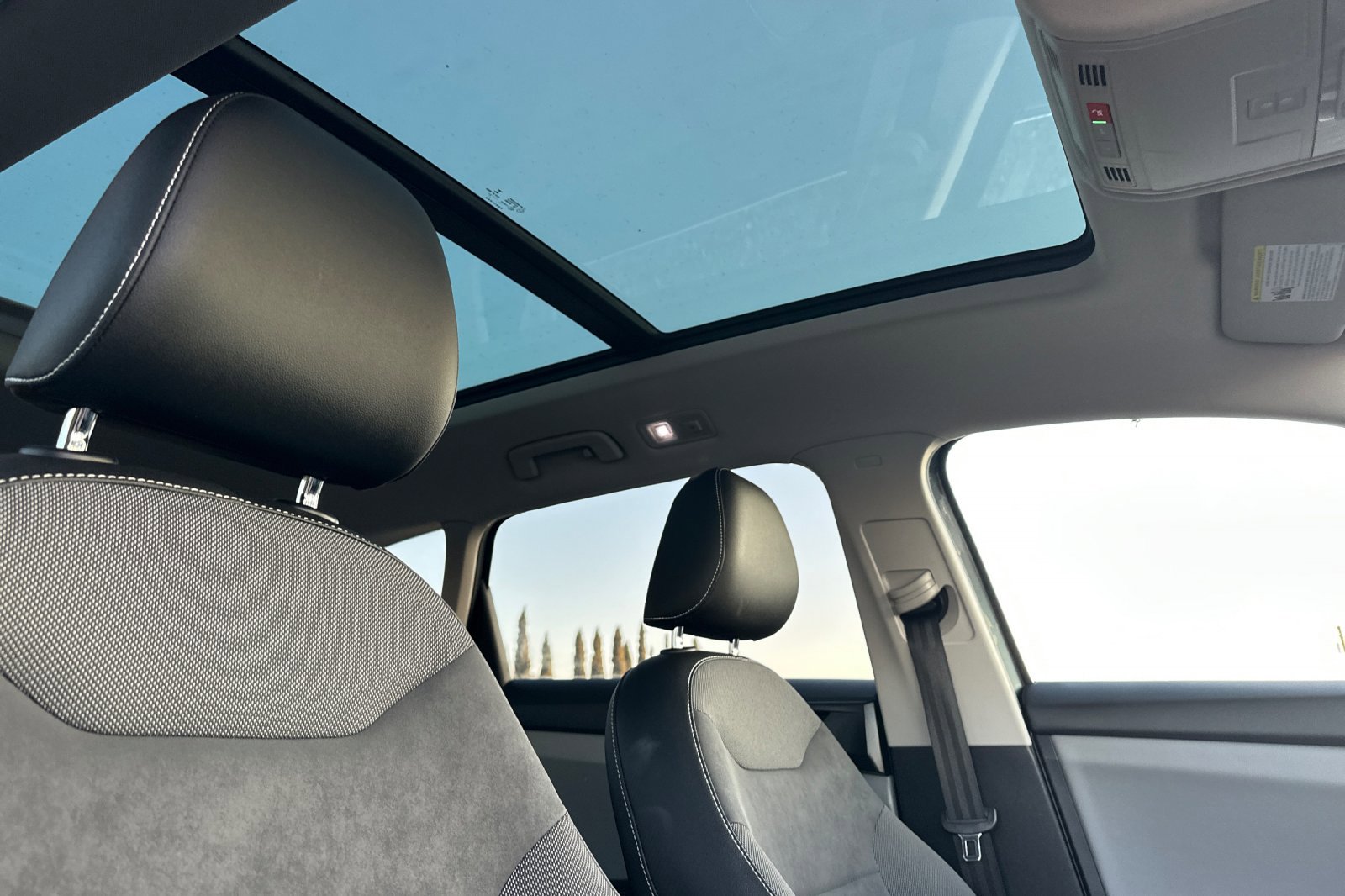 Certified 2022 Volkswagen Taos SE image 17