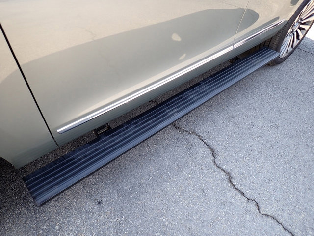 Used 2019 Lincoln Navigator Reserve image 12