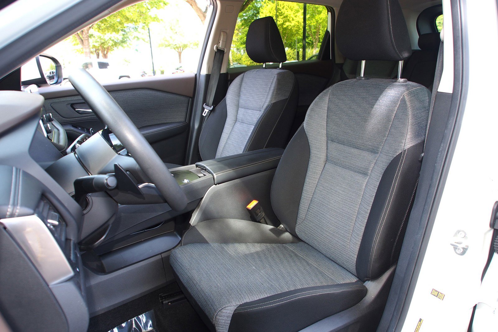 Used 2023 Nissan Rogue SV FWD image 16