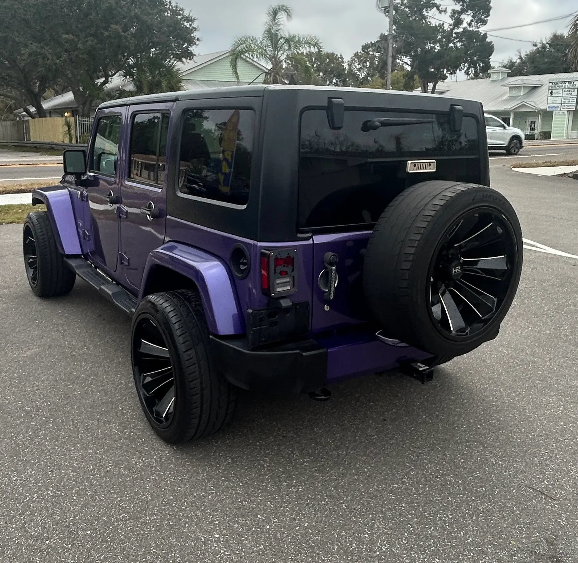 Used 2017 Jeep Wrangler Unlimited Sahara AWD/4WD image 5